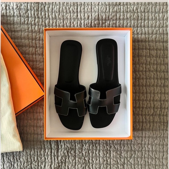 Shoes - Exact Replica of the Original Black and White Slide Sandals Great​